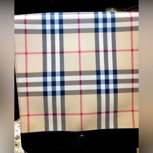 Vintage Burberry bag, this authentic bag in excellent condition.